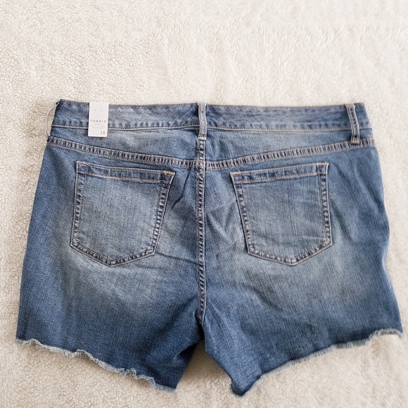 Torrid Destructed Jean Short 5 in. Inseam - Picture 6 of 8